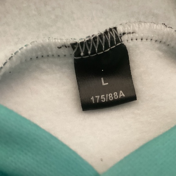 Mizunyoro Volleyball Hoodie Women’s unisex size large - Picture 6 of 8